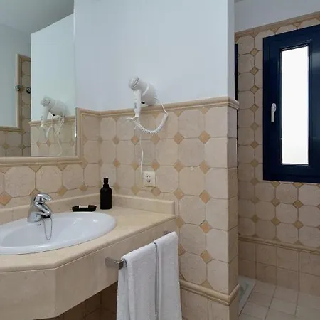 Villa Casa Cortijo Cinco - Great 3 Bedroom - Short Walk To Marina